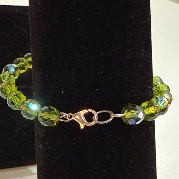 Green Glass Bead Faceted Bracelet - Picture 3 of 5